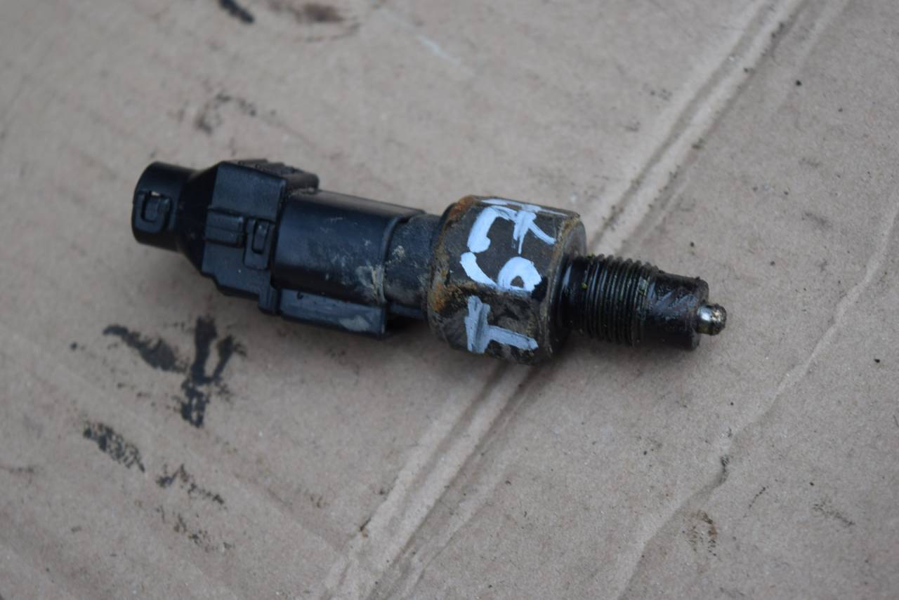 датчик заднего хода (лягушка) Hyundai Trajet 1 поколение 2003, 2.0 л., CRDi, дизель, МКПП, передний привод - фото №1