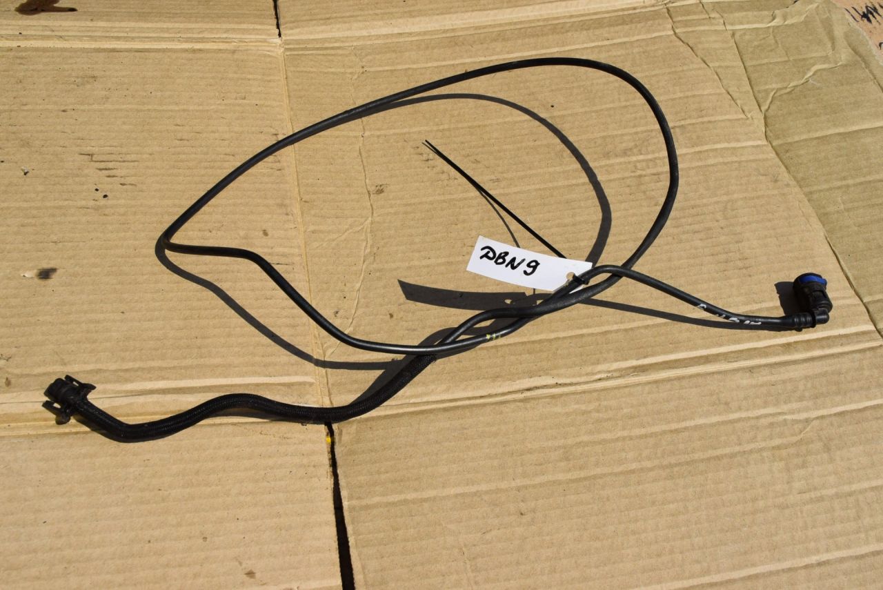 трубка охлаждающей жидкости Volvo S60 2 поколение 2012, 2.0 л., D 5204 T3, дизель, МКПП, седан, передний привод, правый руль, 31319193 - фото №1