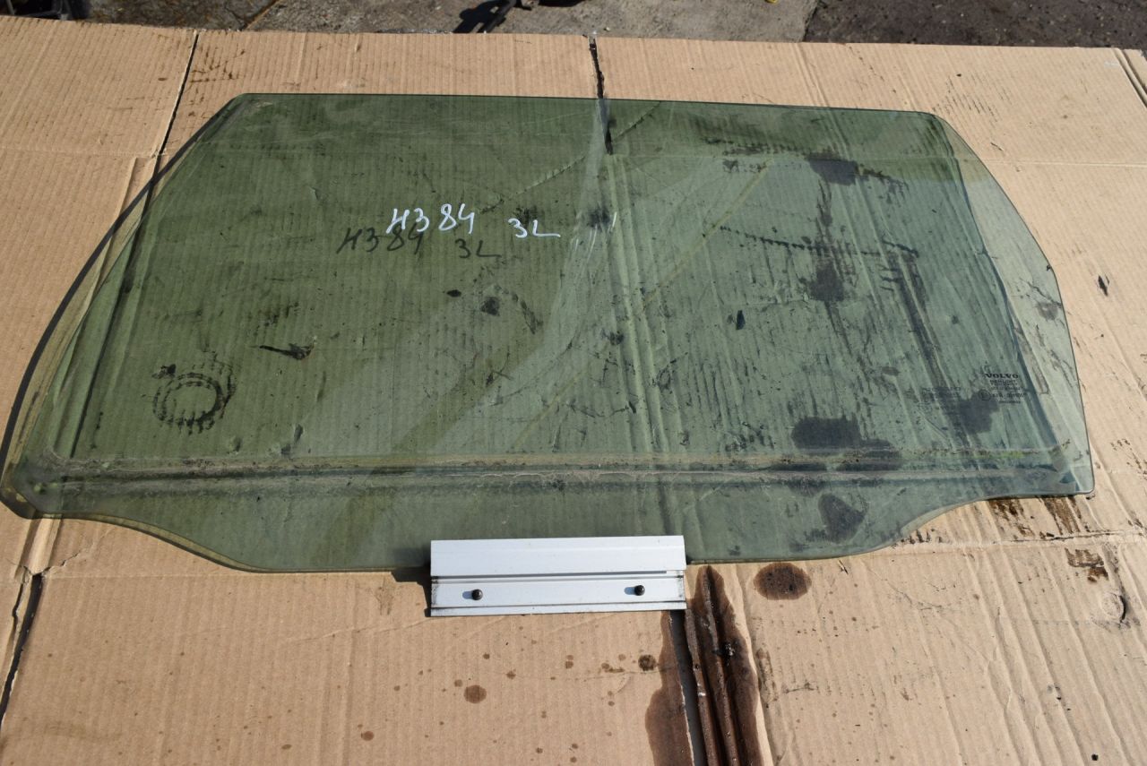 стекло двери задней левой Volvo XC70 2 поколение 2002, 2.4 л., Ti, B 5244 T3, бензин, АКПП, универсал, полный подключаемый привод - фото №1