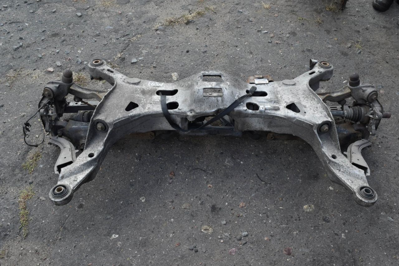 балка подвески задняя Volvo XC70 2 поколение 2002, 2.4 л., Ti, B 5244 T3, бензин, АКПП, универсал, полный подключаемый привод, 09200153 - фото №1