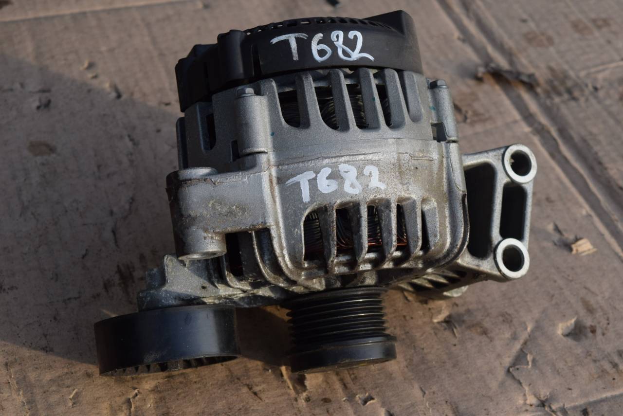 генератор Volvo V40 2 поколение 2013, 1.6 л., Ti, B 4164 T3, бензин, робот, универсал, передний привод, 30644798, 314000048 - фото №1