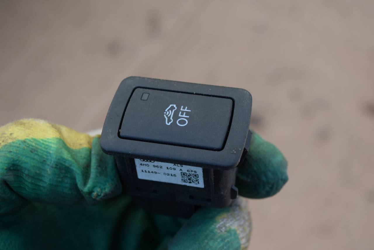 кнопка (выключатель) Audi A8 D4/4H 2012, 3.0 л., бензин, АКПП, седан, 4H0962109A - фото №1