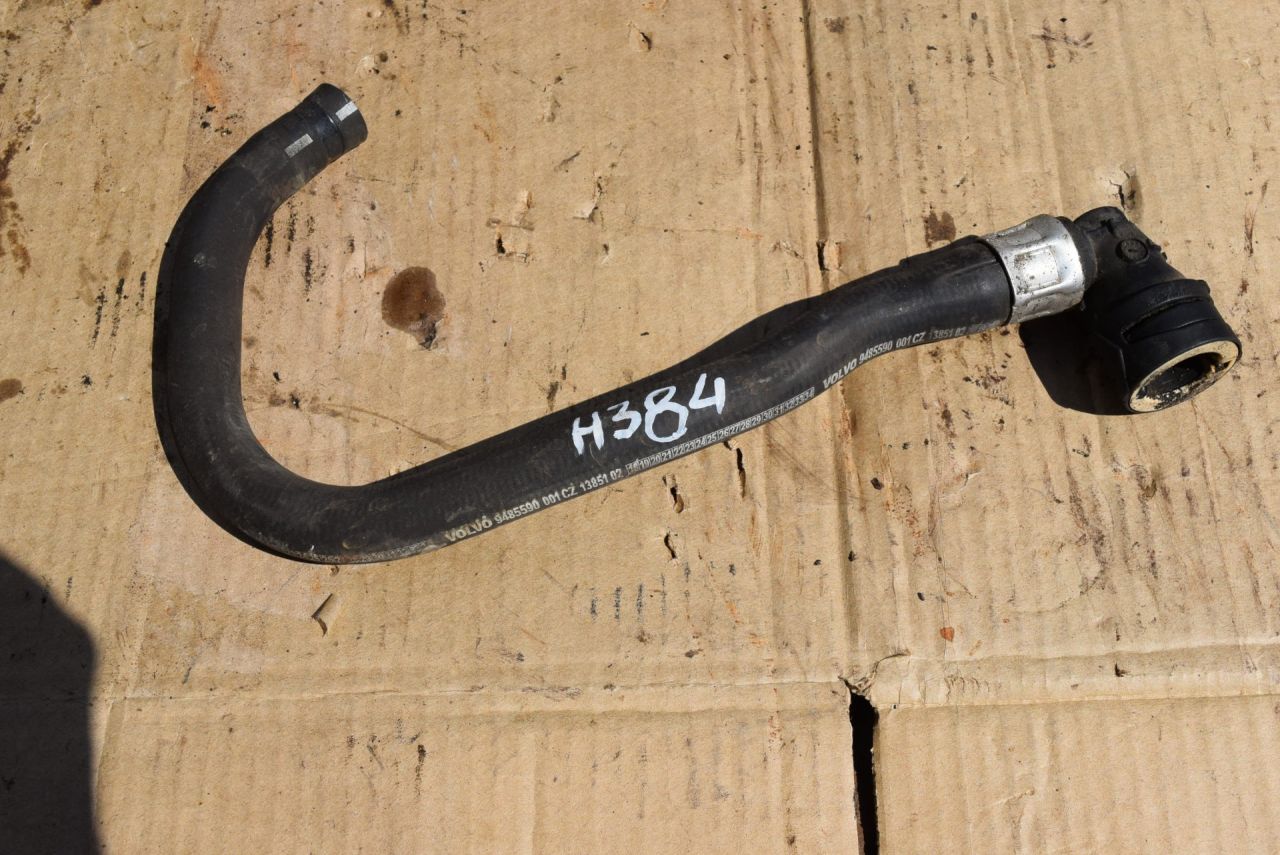 патрубок отопителя (печки) Volvo XC70 2 поколение 2002, 2.5 л., Ti, B 5254 T2, бензин, МКПП, универсал, полный подключаемый привод, 9485590 - фото №1