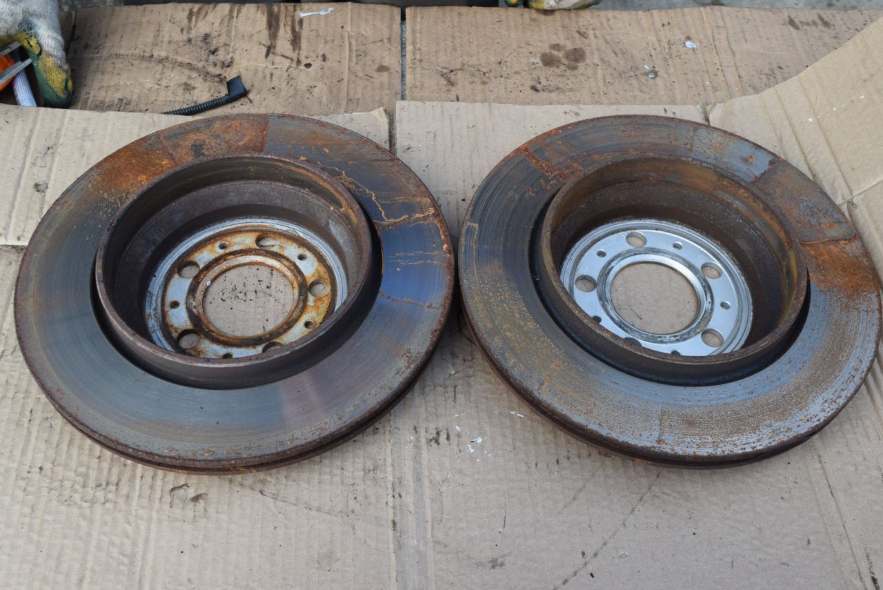 диск тормозной задний Volvo XC90 1 поколение 2003, 2.4 л., D 5244 T, дизель, АКПП - фото №1