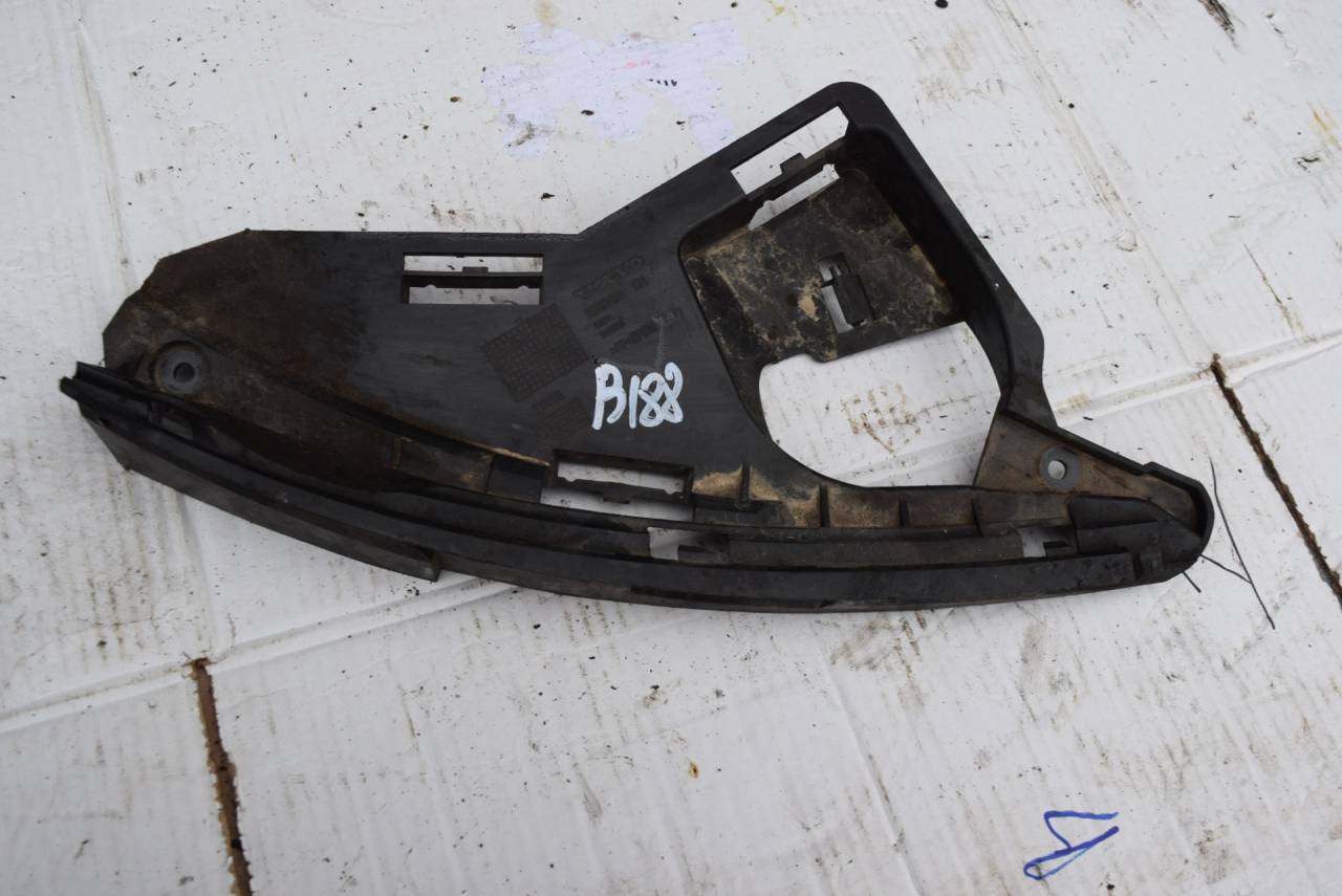 крепление фары правой Volvo XC60 1 поколение 2009, 2.4 л., D5, D 5244 T10, дизель, АКПП, полный подключаемый привод, 30763434 - фото №1