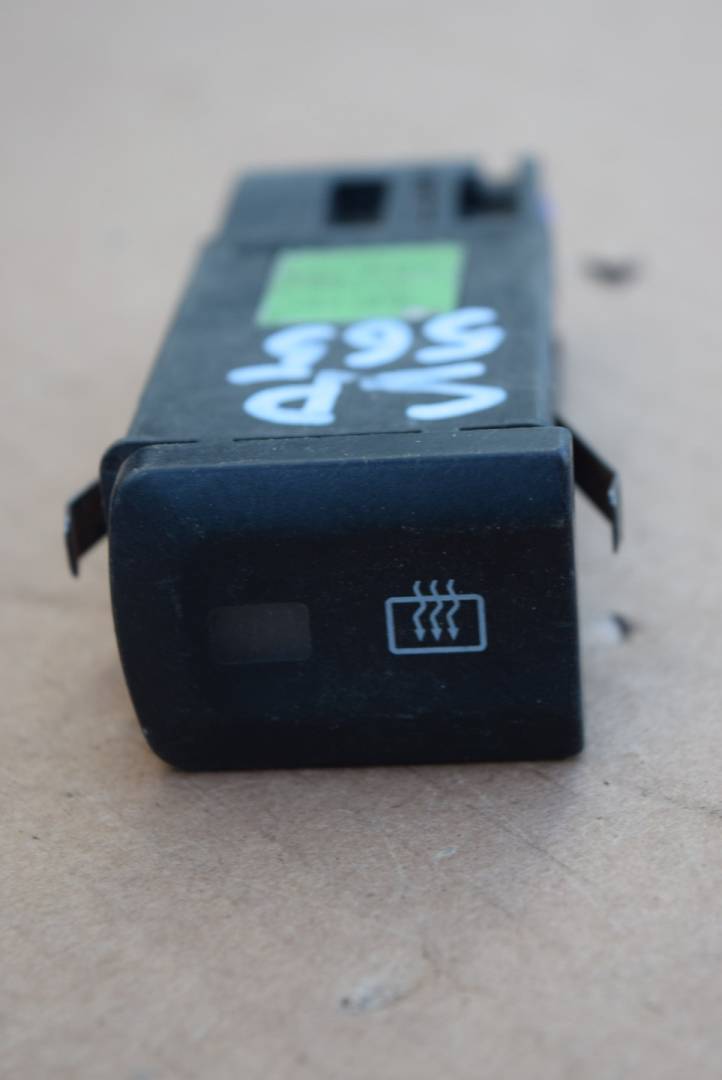 кнопка обогрева заднего стекла Audi A3 8L 1999, 1.8 л., APP, бензин, МКПП, хетчбэк 5 дв., 8L0941503A - фото №1