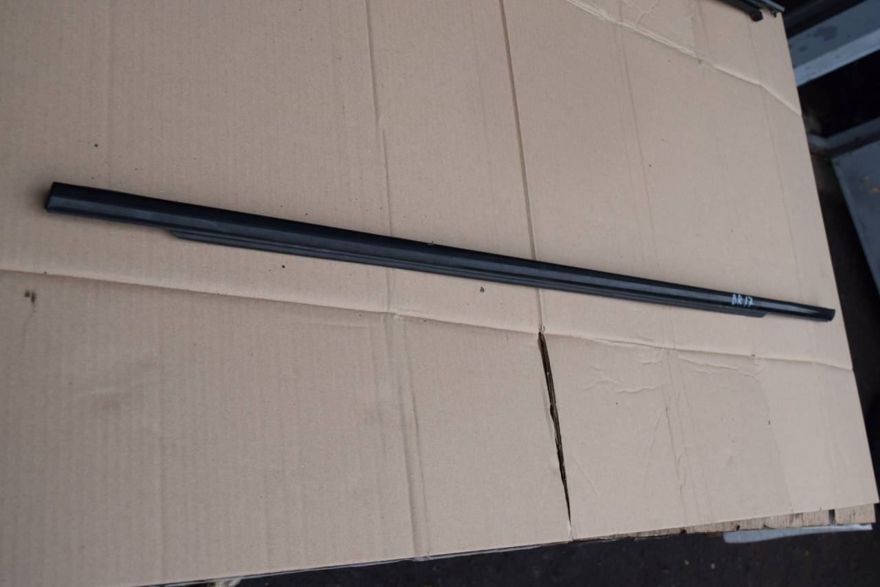 молдинг стекла Volvo XC60 2 поколение 2021, 2.0 л., бензин, АКПП - фото №1