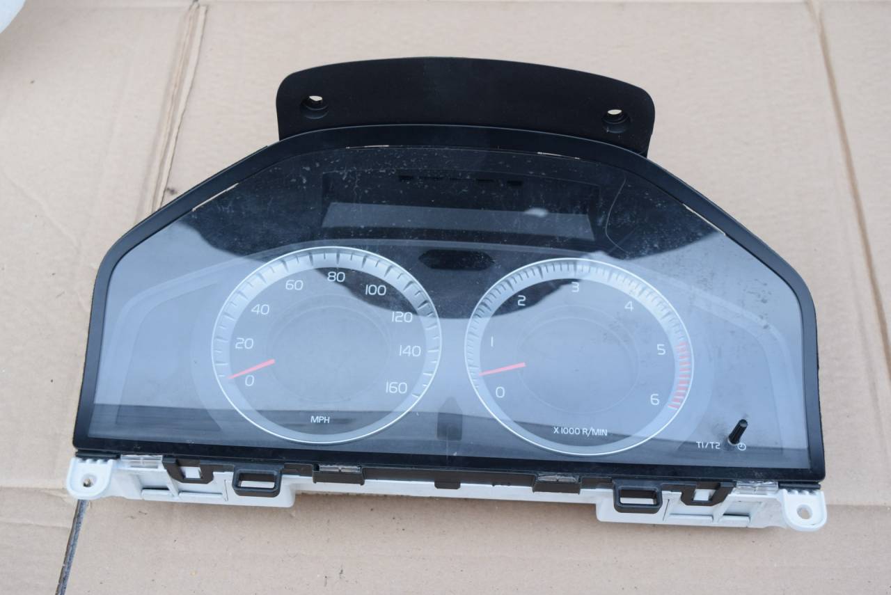 щиток приборов (приборная панель) Volvo XC60 1 поколение 2009, 2.4 л., D5, D 5244 T10, дизель, АКПП, полный подключаемый привод, 31270907AA - фото №1