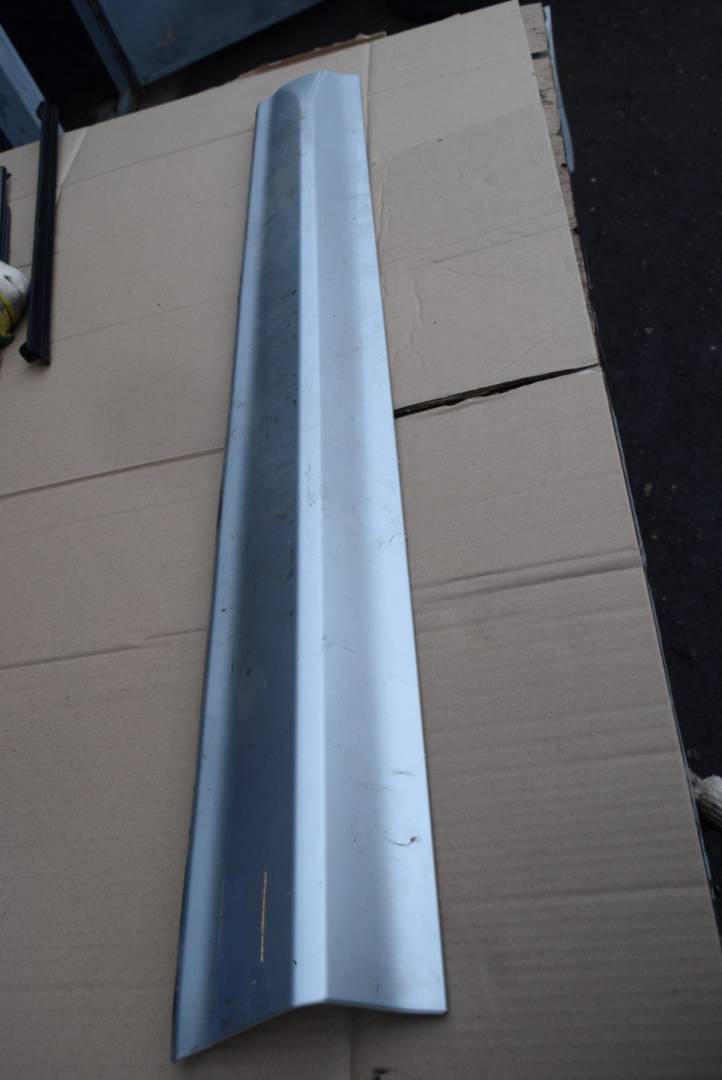 молдинг двери передней левой Volvo XC60 2 поколение 2021, 2.0 л., бензин, АКПП, 31440302, 31440293 - фото №1