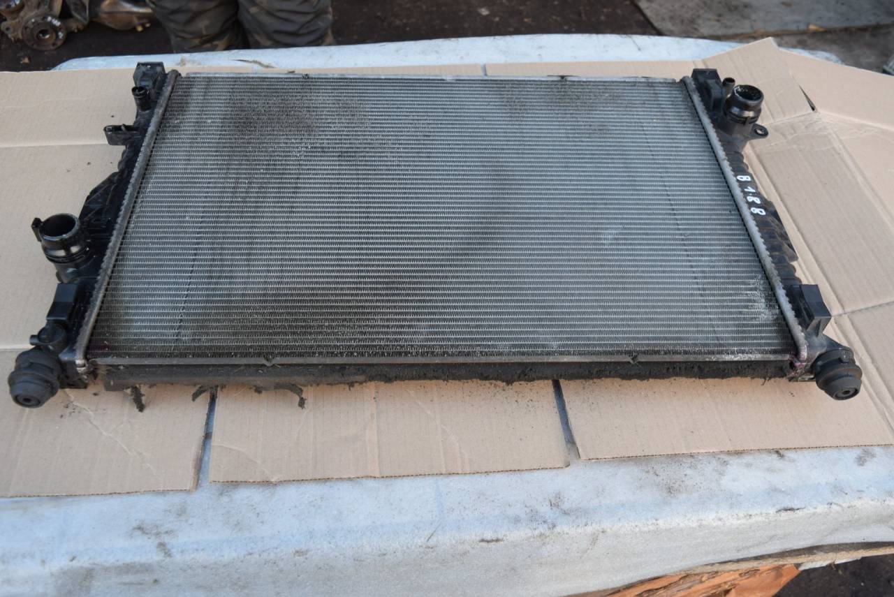 радиатор (основной) Volvo XC60 1 поколение 2009, 2.4 л., D5, D 5244 T10, дизель, АКПП, полный подключаемый привод, 31339884, 30792220 - фото №1