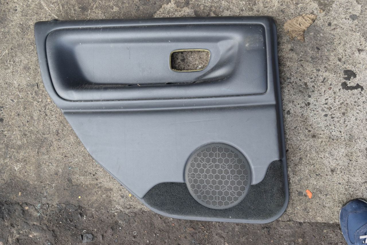 обшивка двери задняя левая Volvo XC70 1 поколение 1999, 2.4 л., Ti, B 5244 T, бензин, АКПП, универсал, полный подключаемый привод - фото №1