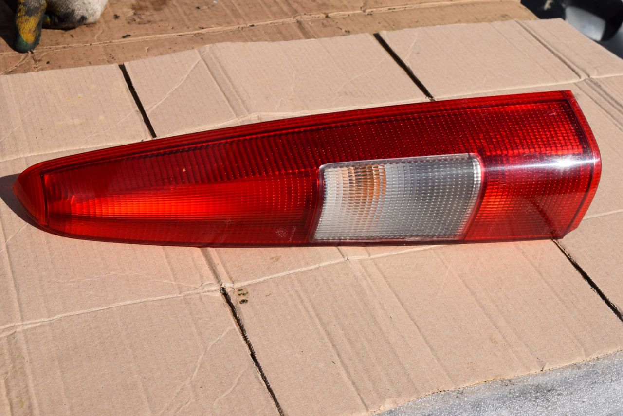 фонарь задний правый Volvo XC70 1 поколение 1999, 2.4 л., Ti, B 5244 T, бензин, АКПП, универсал, полный подключаемый привод - фото №1