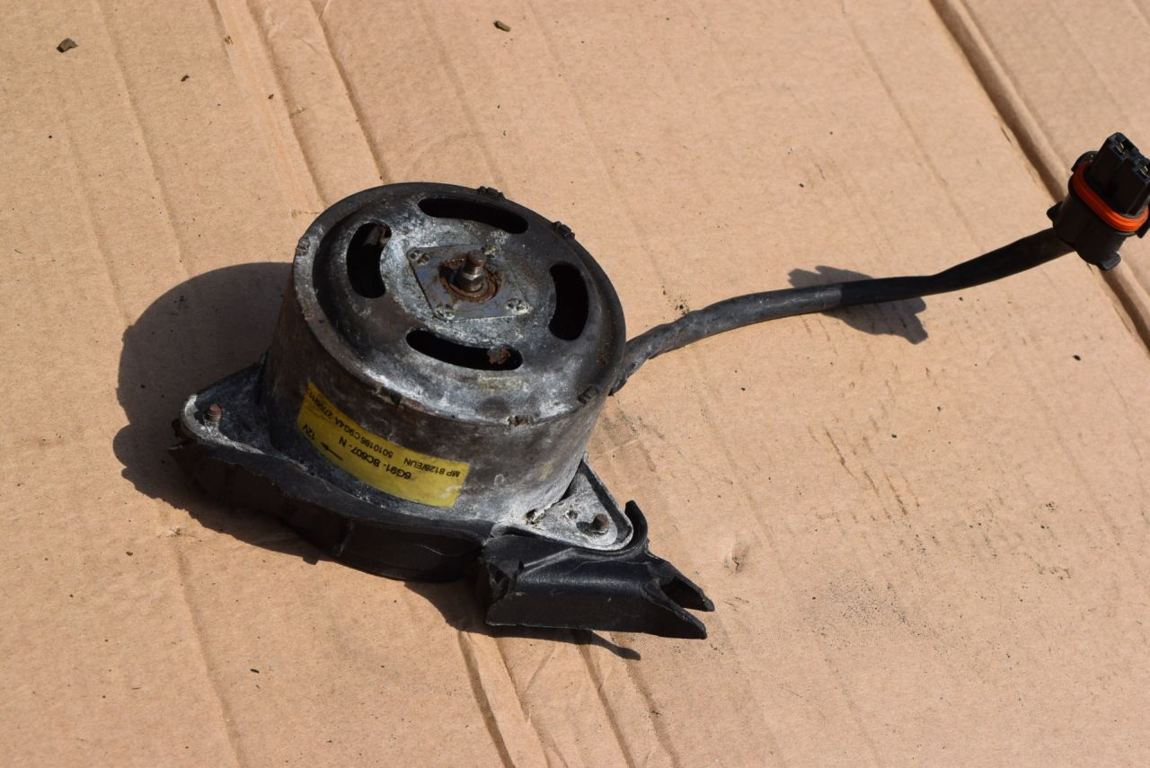 вентилятор радиатора Volvo XC70 3 поколение 2010, 2.4 л., D5, D 5244 T10, дизель, АКПП, универсал, полный привод, 6G918C607N - фото №1