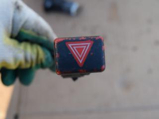 кнопка аварийной сигнализации Audi A4 B6 2003, 2.5 л., дизель, МКПП, универсал, полный привод, 8E0941509