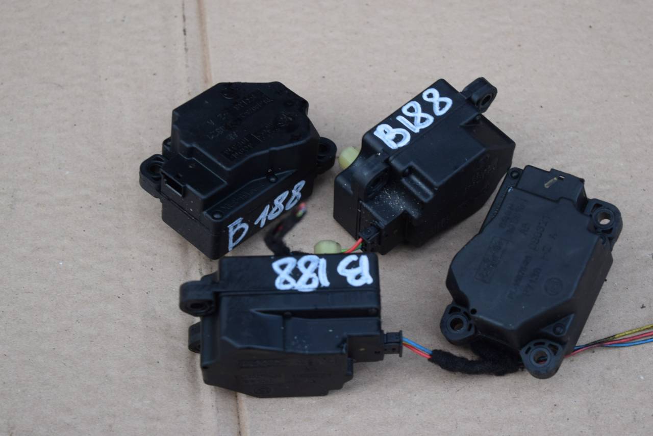 моторчик заслонки печки Volvo XC60 1 поколение 2009, 2.4 л., D5, D 5244 T10, дизель, АКПП, полный подключаемый привод, 6G9N19E616AB - фото №1