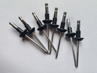 клипса Volvo XC70 2 поколение [рестайлинг] 2006, 2.4 л., D5, D 5244 T, дизель, АКПП, универсал, полный подключаемый привод, 979878