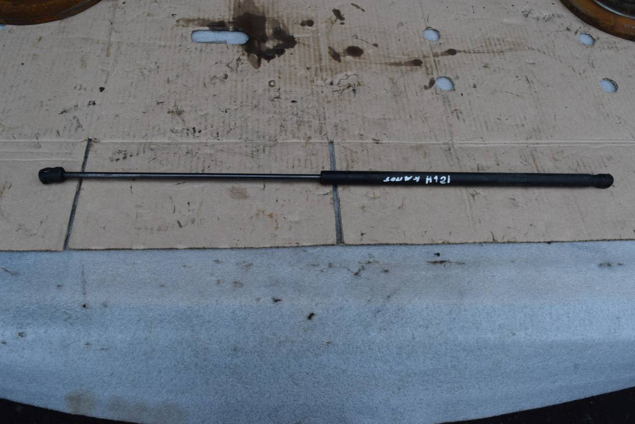 амортизатор капота Volvo C30 1 поколение 2007, 2.5 л., Ti, бензин, МКПП, серый, хетчбэк 3 дв., передний привод, 9483570 - фото №1