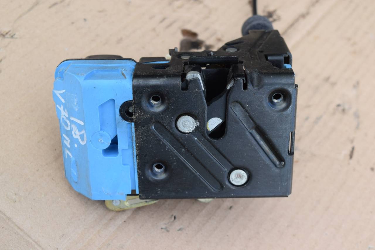 замок двери передней левой Volvo V70 2 поколение 2003, 2.4 л., Ti, B 5244 T3, бензин, МКПП, универсал, передний привод, 8650544 - фото №1