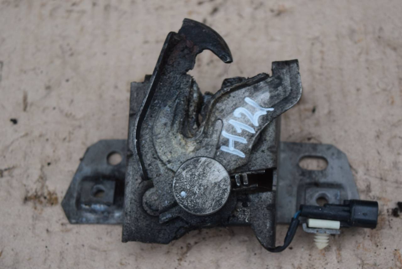 замок капота Volvo C30 1 поколение 2007, 2.5 л., Ti, бензин, МКПП, серый, хетчбэк 3 дв., передний привод, 30716530, 30716529 - фото №1