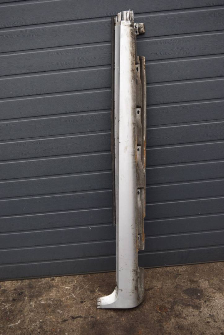 накладка на порог Volvo C30 1 поколение 2007, 2.5 л., Ti, бензин, МКПП, серый, хетчбэк 3 дв., передний привод, 30779139 - фото №1