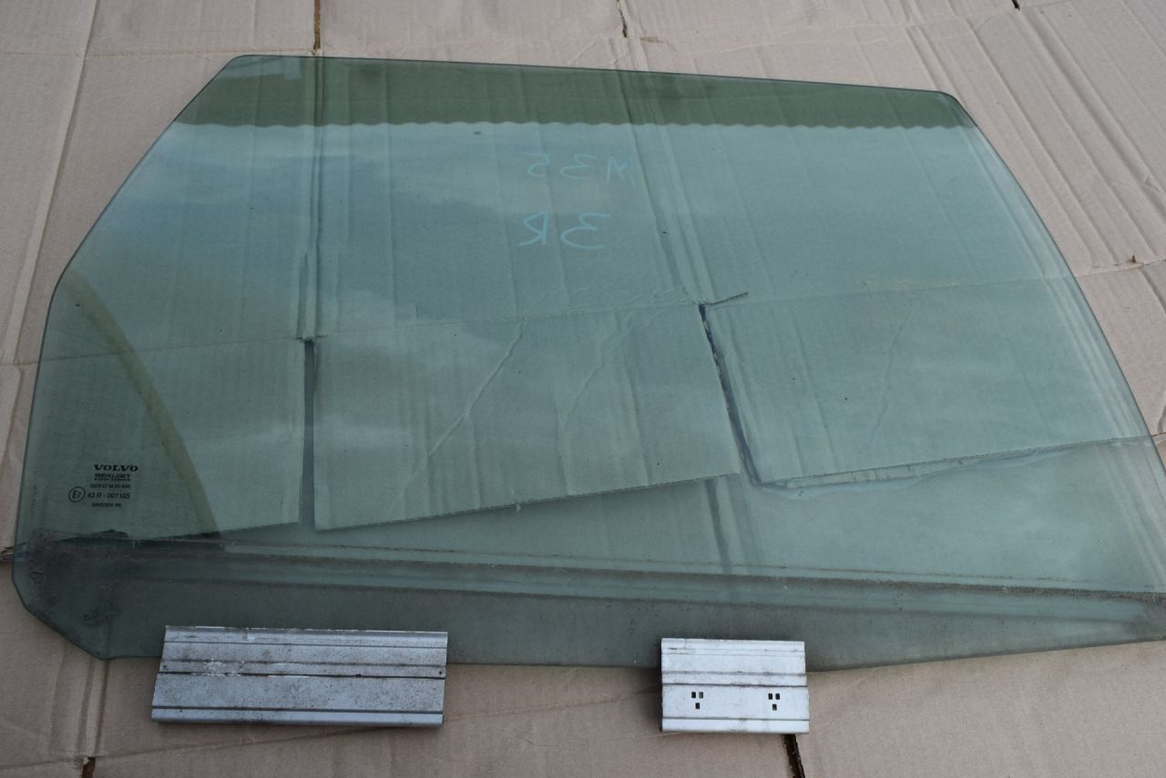 стекло двери задней правой Volvo XC70 1 поколение 1999, 2.4 л., Ti, B 5244 T, бензин, АКПП, универсал, полный подключаемый привод - фото №1