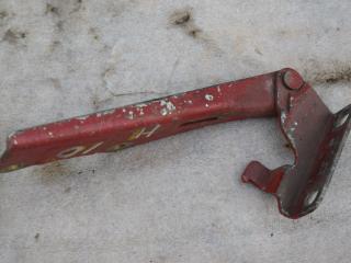 петля капота правая Nissan Primera P10 1997, 1.6 л., бензин