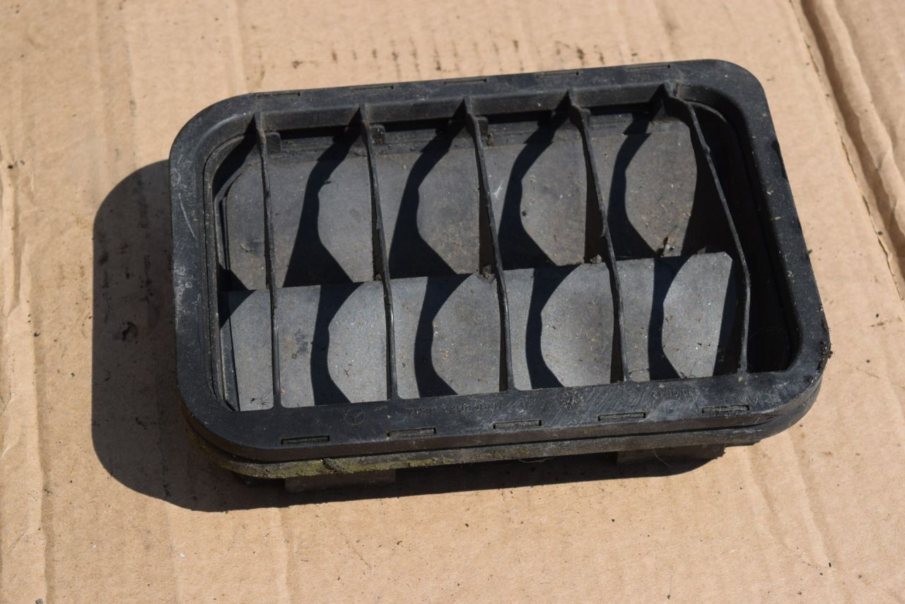 решетка вентиляции багажника Mercedes-Benz CLC-Класс 1 поколение 2009, 2.1 л., дизель, АКПП, купе, 2036300142 - фото №1