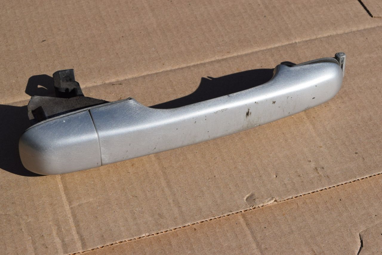 ручка наружная Volvo XC70 1 поколение 1999, 2.4 л., Ti, B 5244 T, бензин, АКПП, универсал, полный подключаемый привод - фото №1