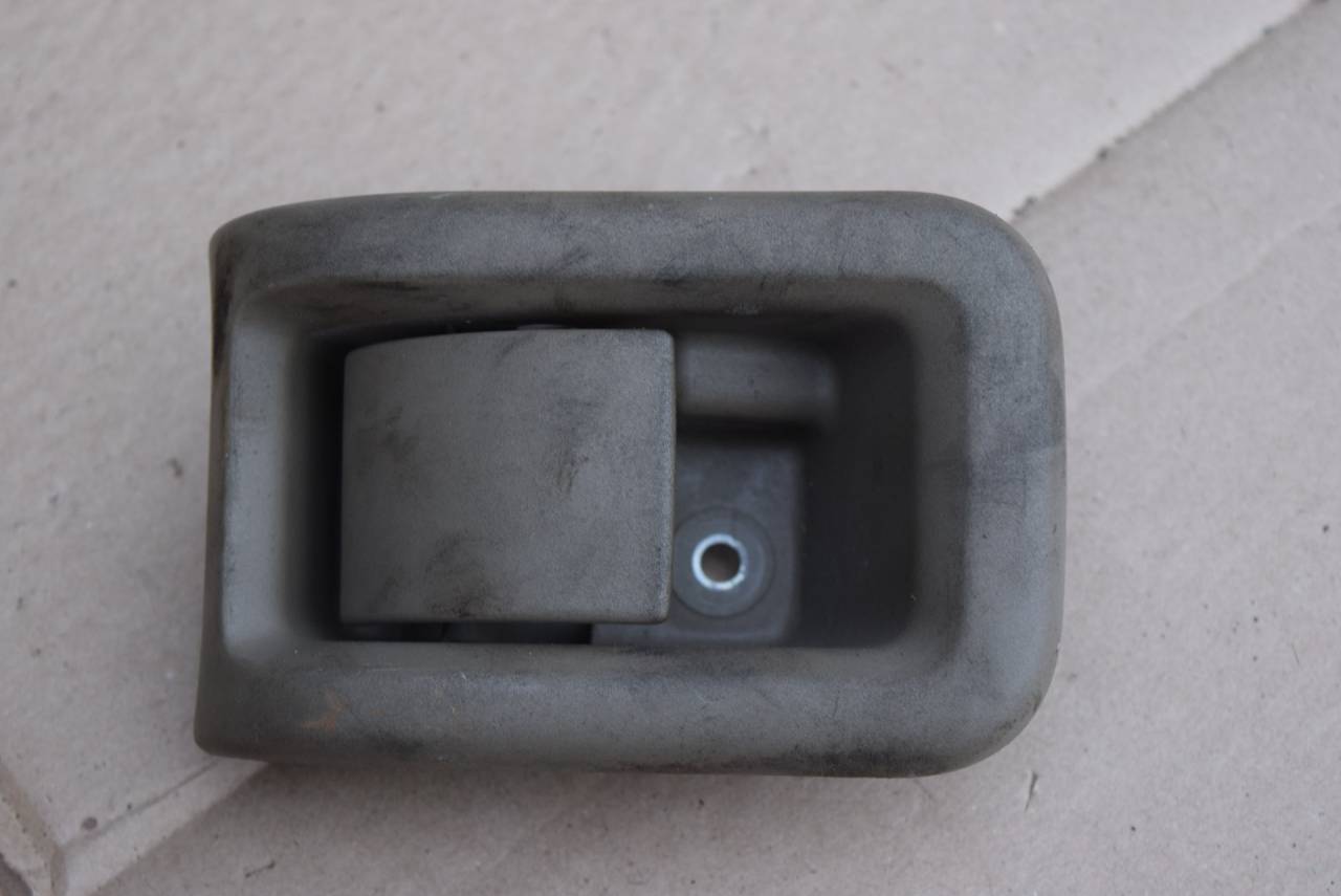 ручка открывания капота Volvo XC60 1 поколение 2009, 2.4 л., D5, D 5244 T10, дизель, АКПП, полный подключаемый привод, 30779851 - фото №1