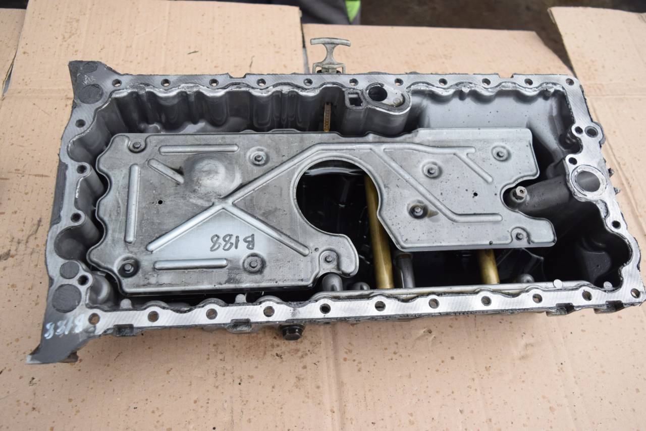 масляный поддон Volvo XC60 1 поколение 2009, 2.4 л., D5, D 5244 T10, дизель, АКПП, полный подключаемый привод, 31258206, 31258206AA - фото №1