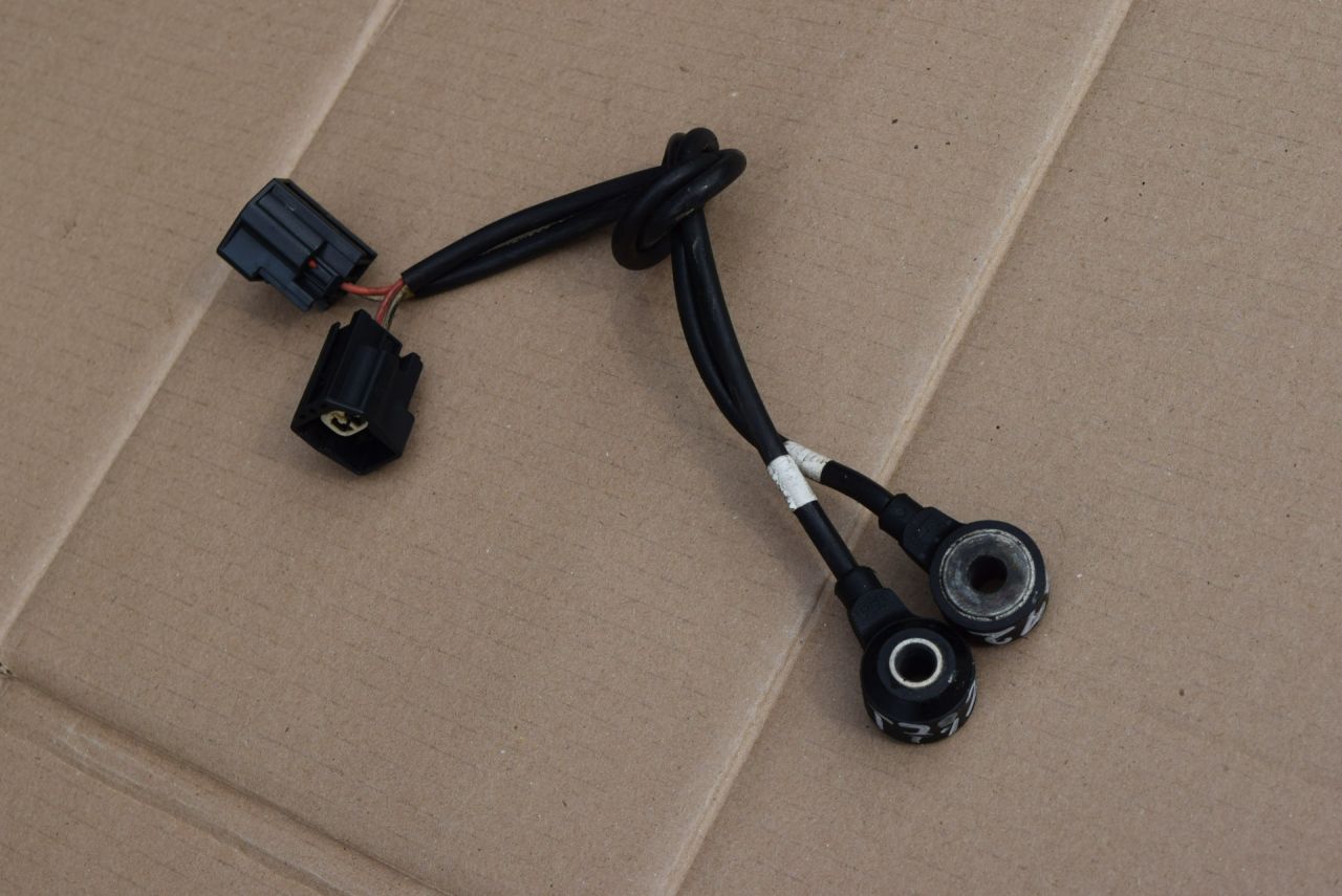 датчик детонации Volvo V60 1 поколение 2012, 1.6 л., B 4164 T3, бензин, робот, черный, универсал, передний привод, правый руль, 98MF12A699BA - фото №1