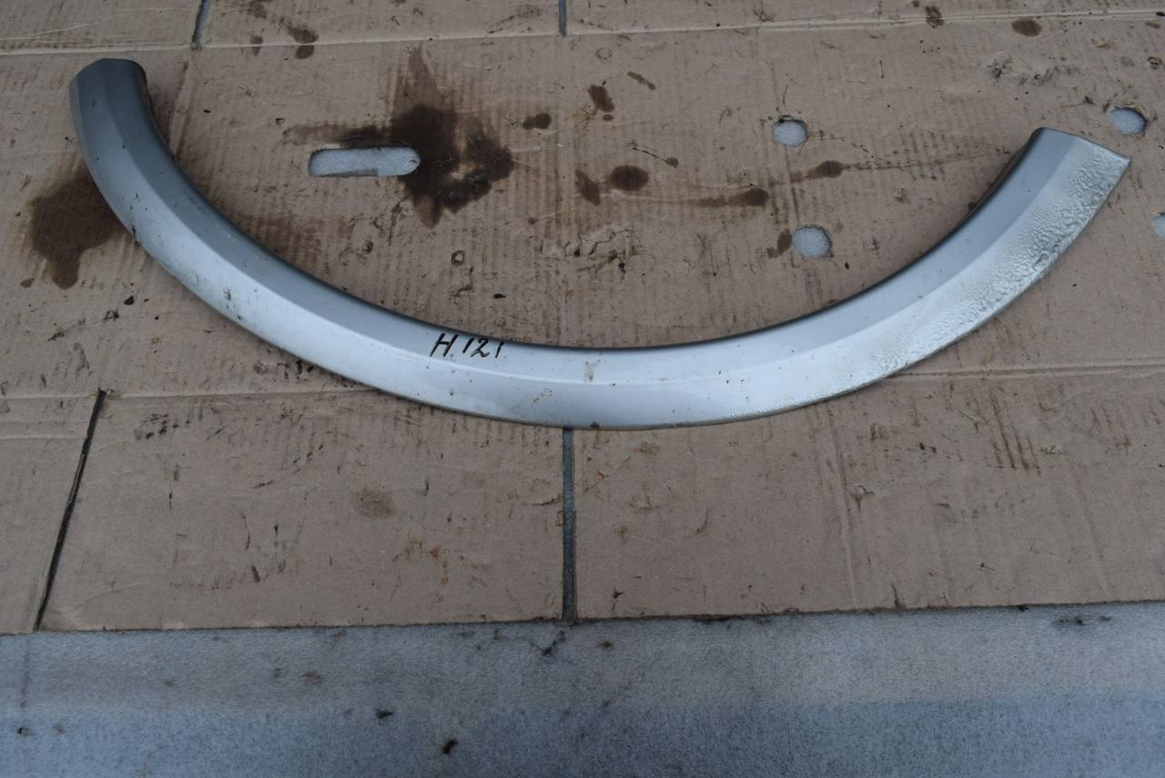 молдинг крыла Volvo C30 1 поколение 2007, 2.5 л., Ti, бензин, МКПП, серый, хетчбэк 3 дв., передний привод, 30779140 - фото №1