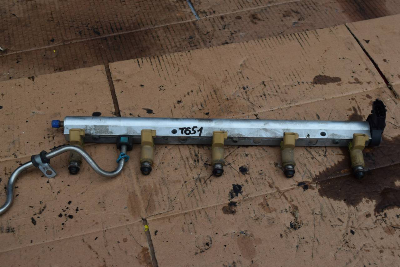 форсунка Volvo S40 2 поколение 2005, 2.4 л., i, B 5244 S5, бензин, АКПП, седан, 8627815, 0261230237, 31272733 - фото №1