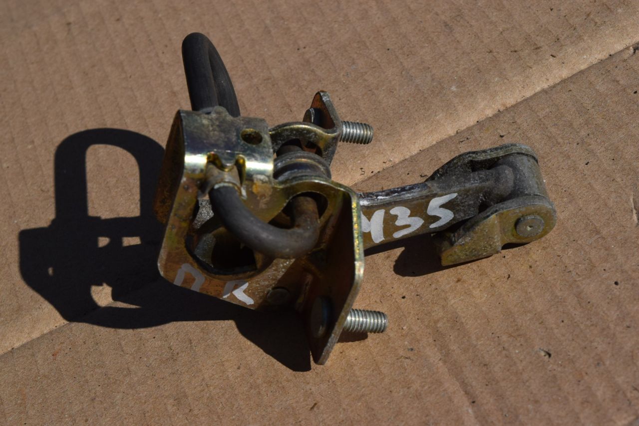 ограничитель открывания двери Volvo XC70 1 поколение 1999, 2.4 л., Ti, B 5244 T, бензин, АКПП, универсал, полный подключаемый привод, 9187591 - фото №1