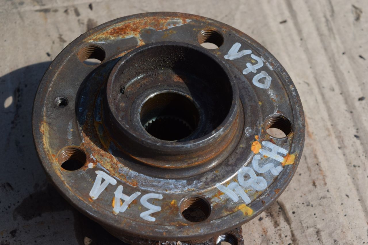 ступица задняя Volvo XC70 2 поколение 2002, 2.5 л., Ti, B 5254 T2, бензин, МКПП, универсал, полный подключаемый привод, 31340690 - фото №1