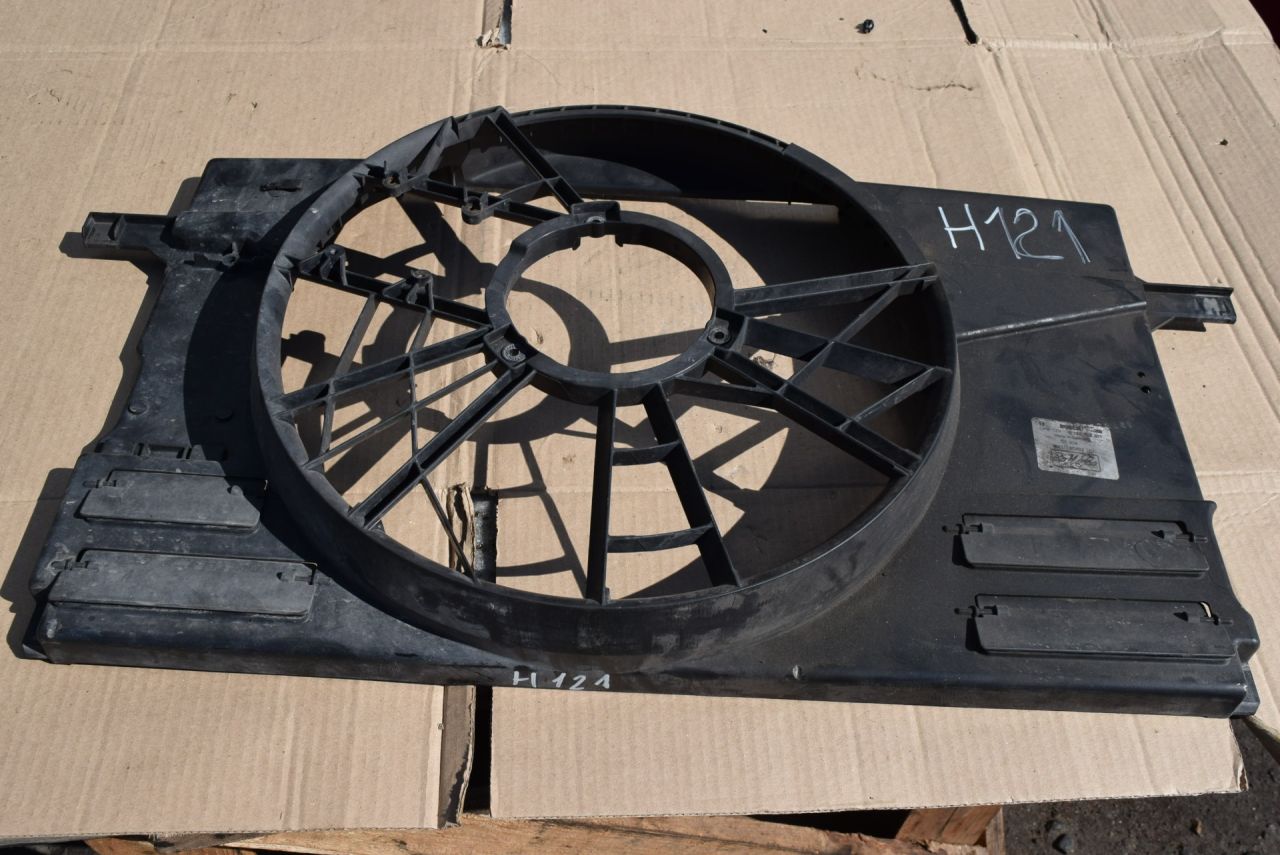 диффузор вентилятора Volvo C30 1 поколение 2007, 2.5 л., Ti, бензин, МКПП, серый, хетчбэк 3 дв., передний привод, 3M518C607GC, 0130303929 - фото №1