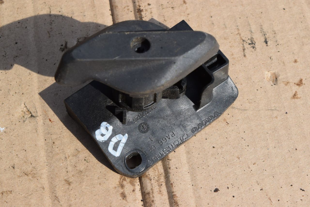 ручка открывания капота Volvo V60 1 поколение 2012, 1.6 л., B 4164 T3, бензин, робот, черный, универсал, передний привод, правый руль, 31297825 - фото №1