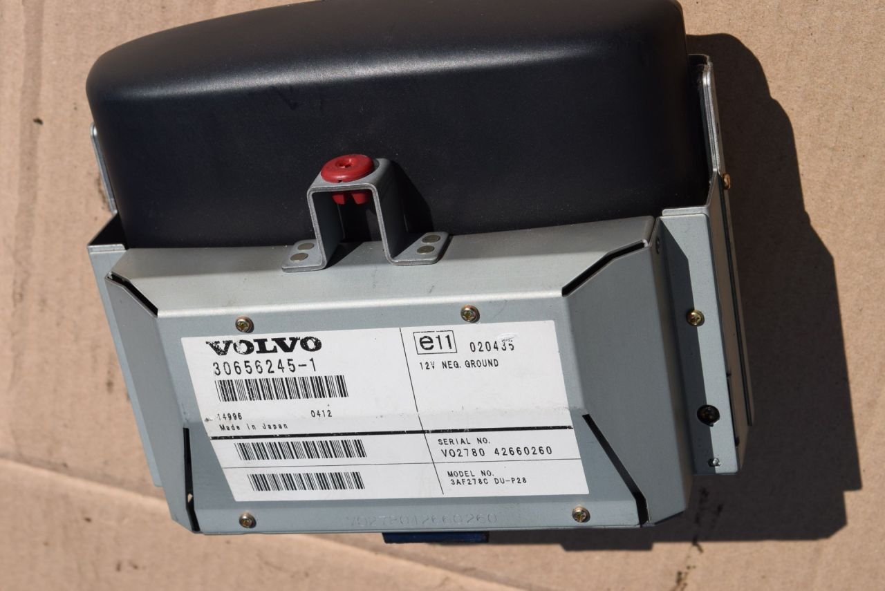 дисплей Volvo V70 2 поколение 2004, 2.4 л., D5, D 5244 T, дизель, АКПП, универсал, передний привод, 306562451, 30656245 - фото №1