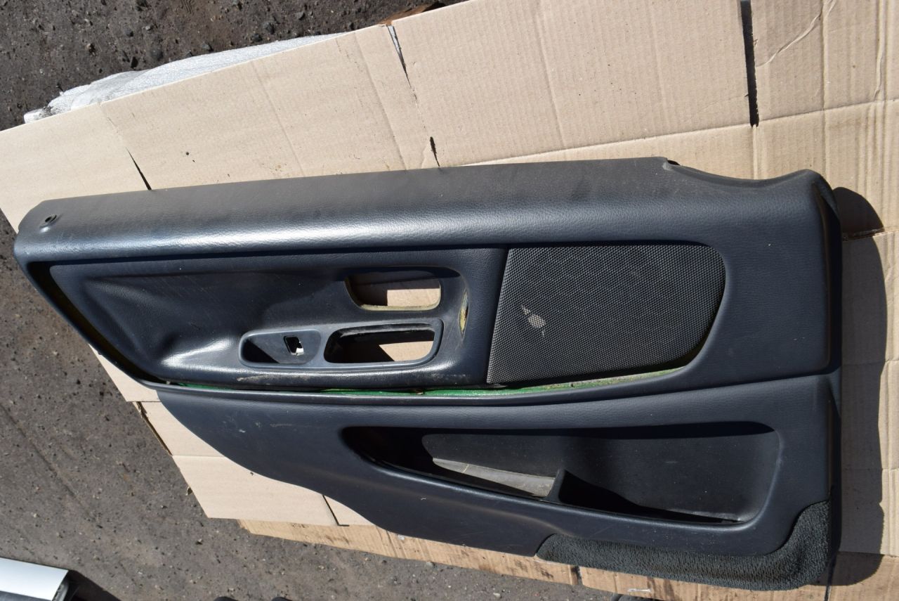 обшивка двери передняя левая Volvo XC70 1 поколение 1999, 2.4 л., Ti, B 5244 T, бензин, АКПП, универсал, полный подключаемый привод - фото №1