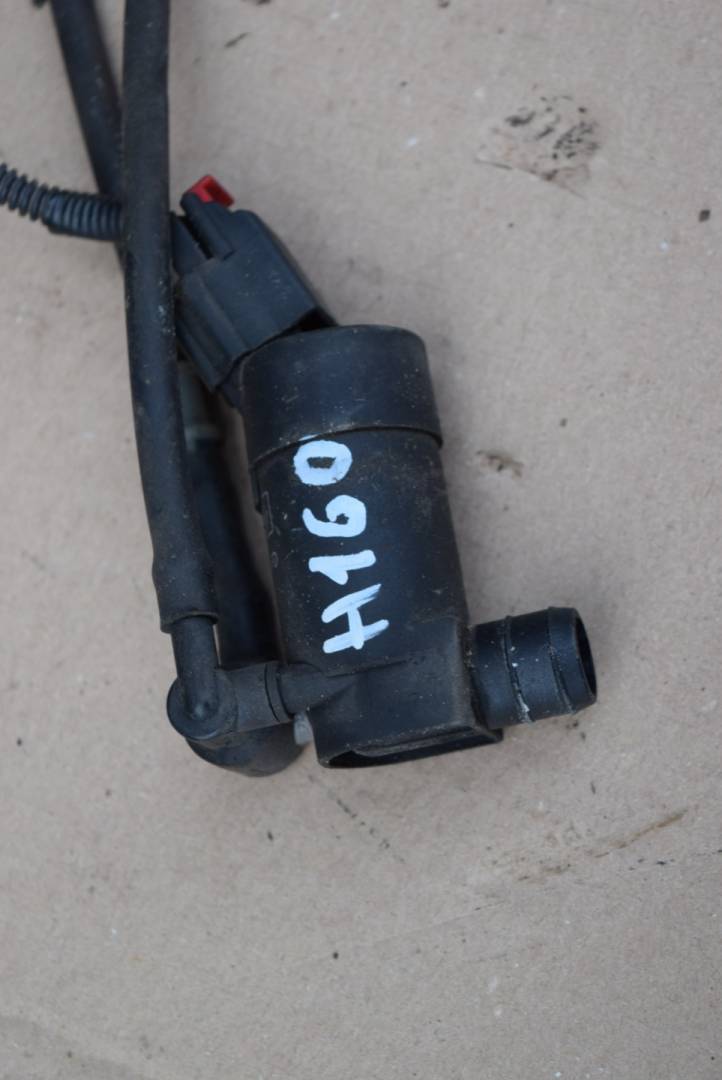 насос (моторчик) омывателя стекла Volvo XC90 1 поколение 2005, 2.5 л., Ti, B 5254 T2, бензин, АКПП, полный подключаемый привод, 1S7117K624FD - фото №1