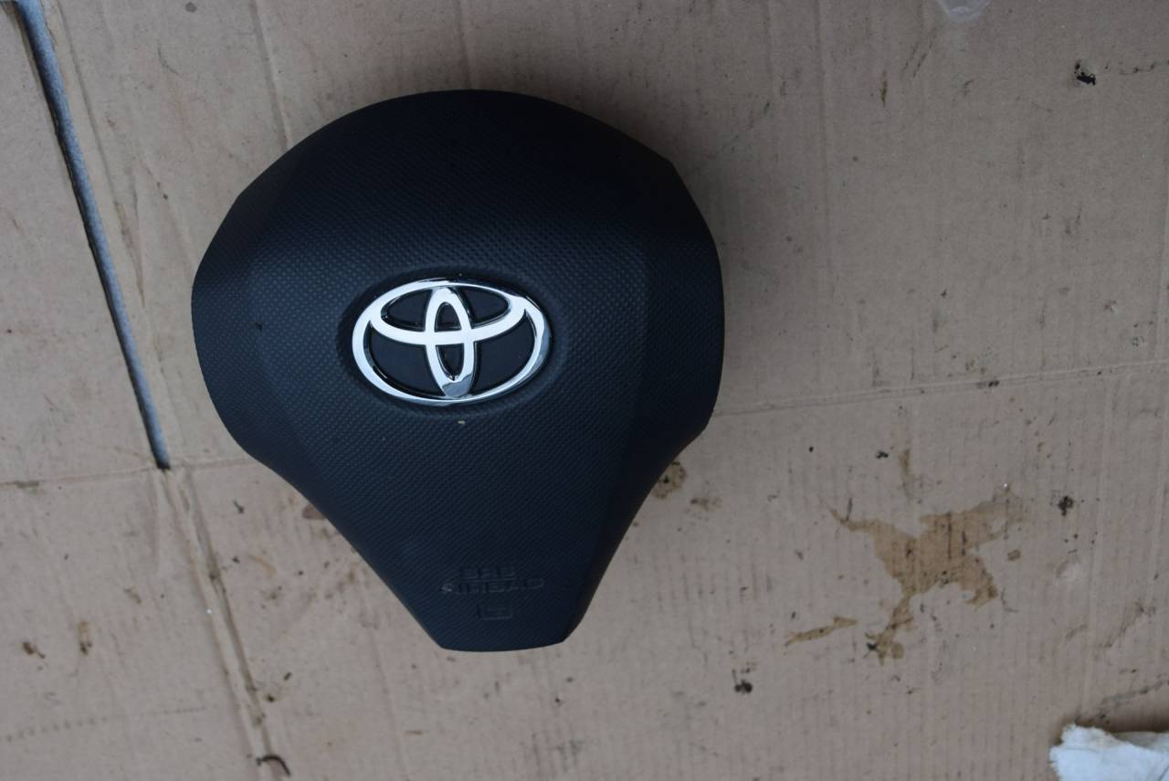 подушка безопасности водителя Toyota Yaris XP9 2008, 1.4 л., D-4D, 1ND-TV, дизель, МКПП, хетчбэк 5 дв., передний привод, 451300D160G - фото №1