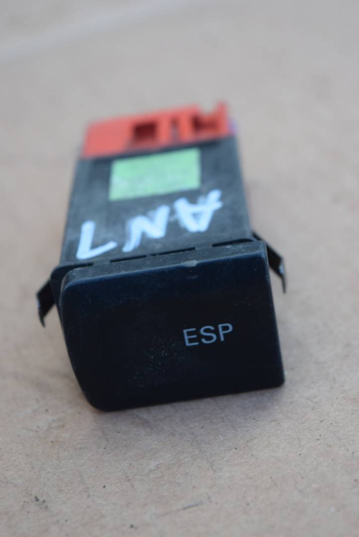 кнопка ASC / ESP Audi A3 8L 1999, 1.8 л., APP, бензин, МКПП, хетчбэк 5 дв., 8L0927134A - фото №1