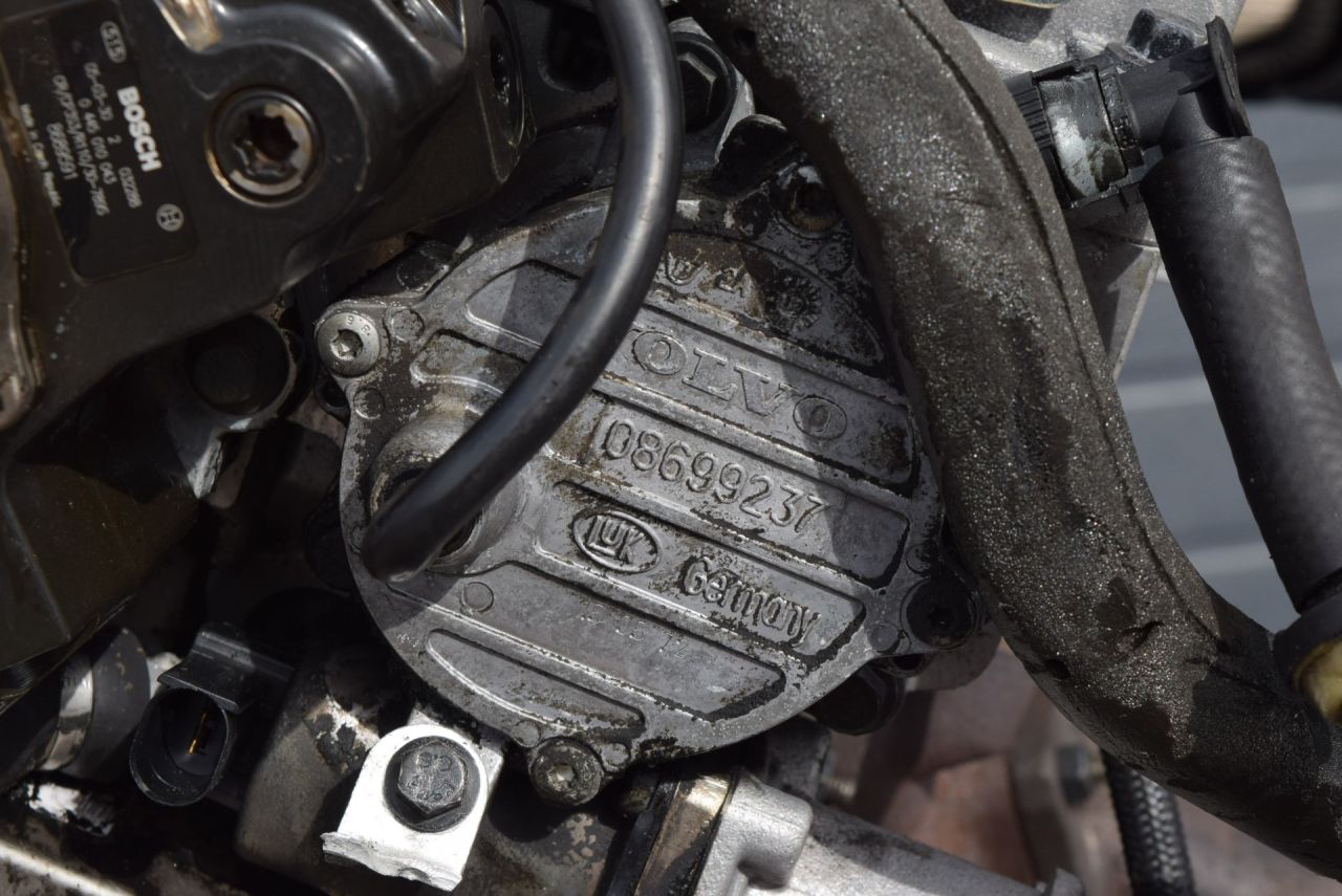 насос вакуумный Volvo XC70 2 поколение 2004, 2.4 л., D5, D 5244 T, дизель, МКПП, универсал, полный подключаемый привод, 08699237 - фото №1