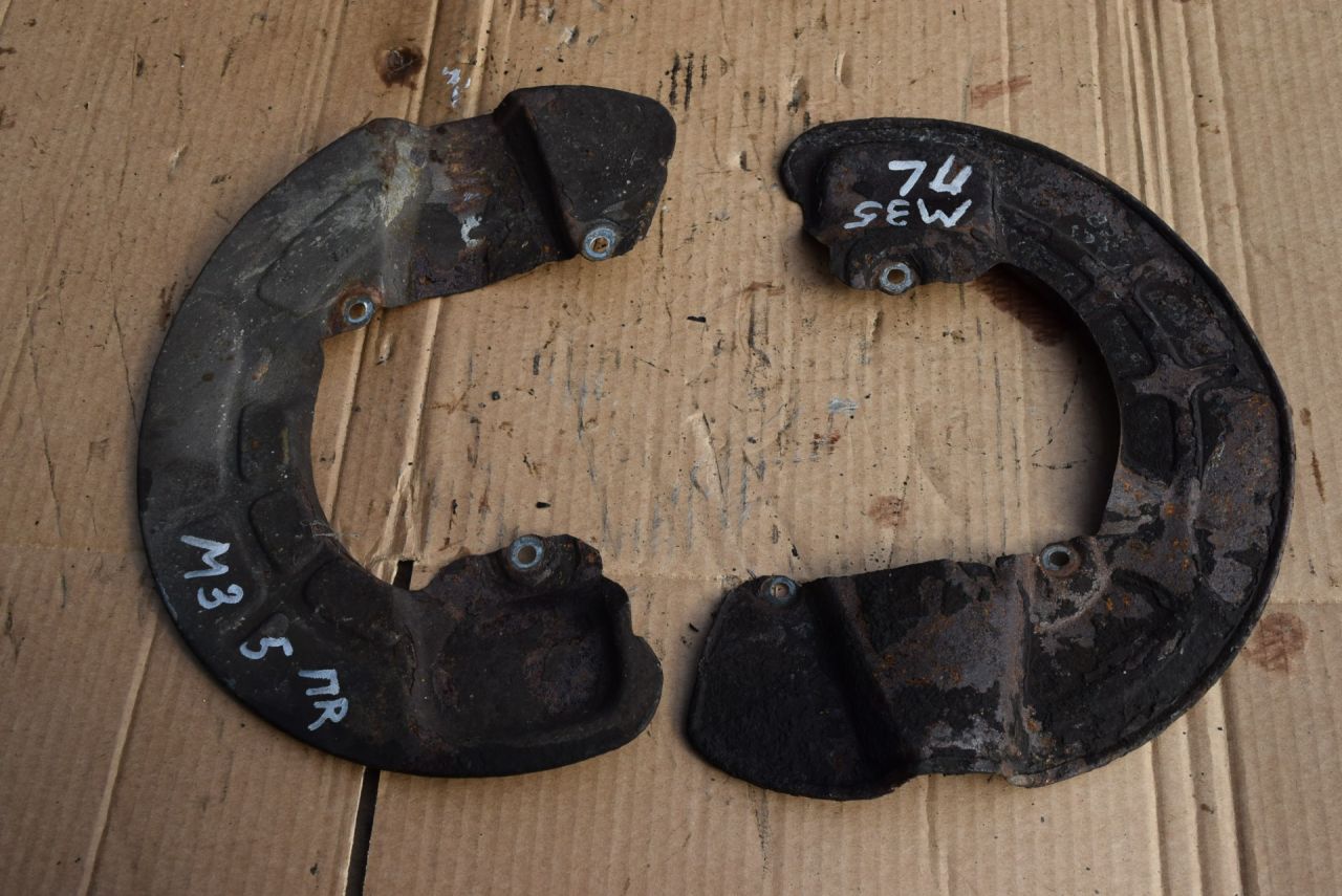 защитный кожух тормозного механизма Volvo XC70 1 поколение 1999, 2.4 л., Ti, B 5244 T, бензин, АКПП, универсал, полный подключаемый привод - фото №1