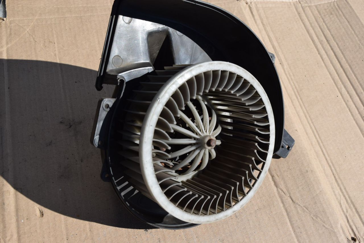 моторчик печки Volkswagen Polo 5 поколение 2011, 1.6 л., бензин, МКПП, седан, V15031926 - фото №1