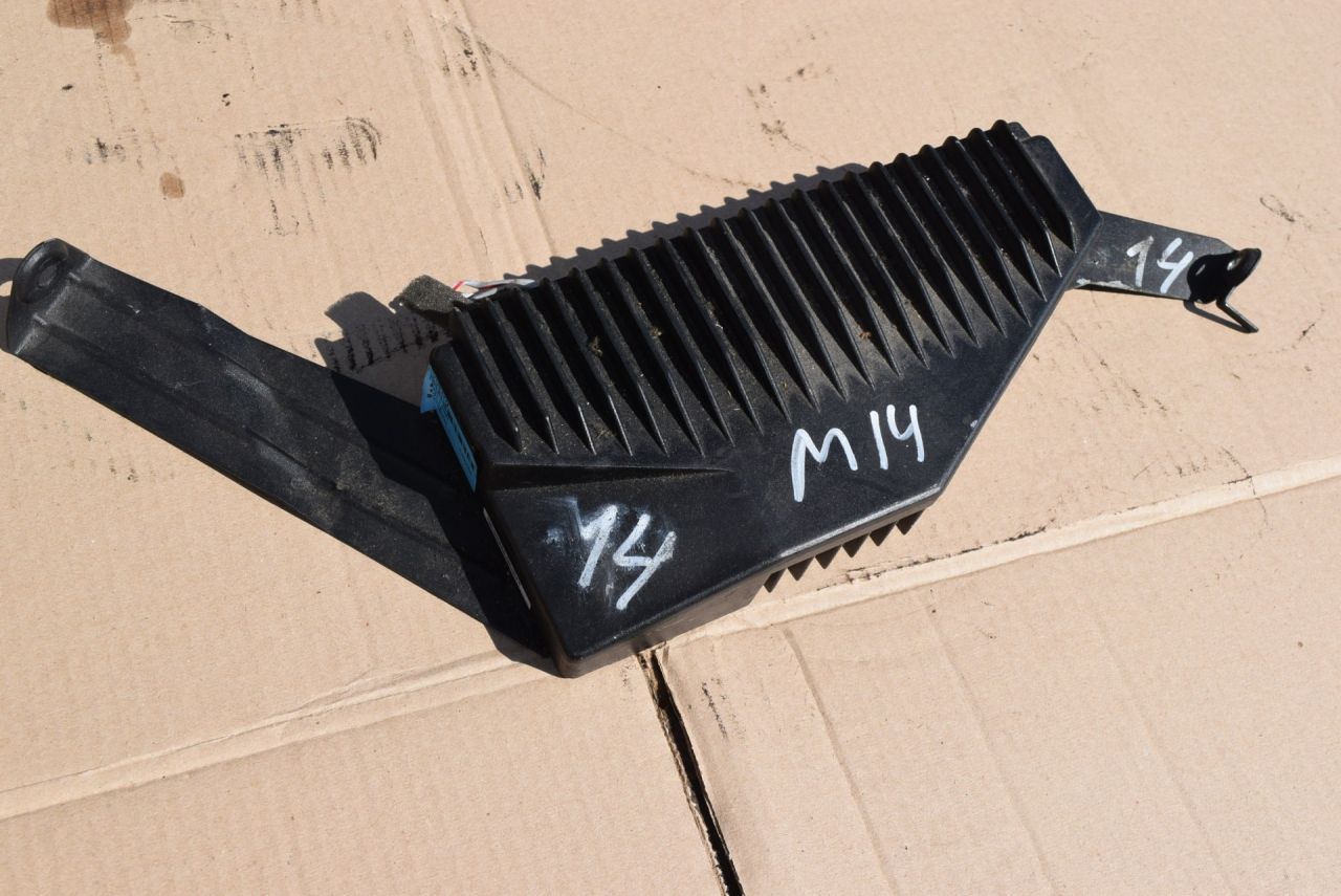 усилитель музыкальный Volvo V70 2 поколение 2004, 2.4 л., D5, D 5244 T, дизель, АКПП, универсал, передний привод, 8673135 - фото №1