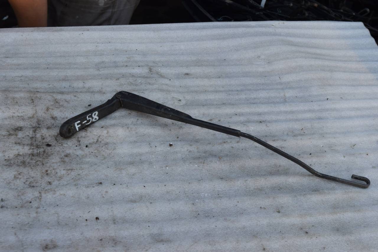 щеткодержатель (поводок стеклоочистителя, дворник) Rover 600 Series 1 поколение 1996, 2.0 л., бензин, седан, 56103937 - фото №1