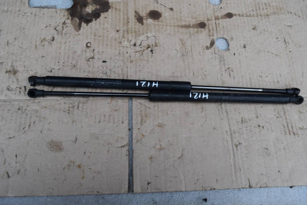 амортизатор крышки багажника (3-5 двери) Volvo C30 1 поколение 2007, 2.5 л., Ti, бензин, МКПП, серый, хетчбэк 3 дв., передний привод, 30657235 - фото №1