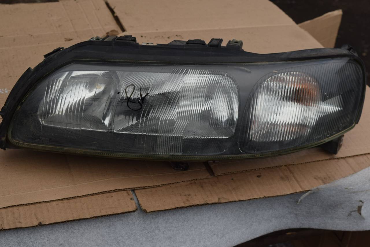 фара левая Volvo V70 2 поколение 2003, 2.4 л., Ti, B 5244 T3, бензин, МКПП, универсал, передний привод, 8693547 - фото №1