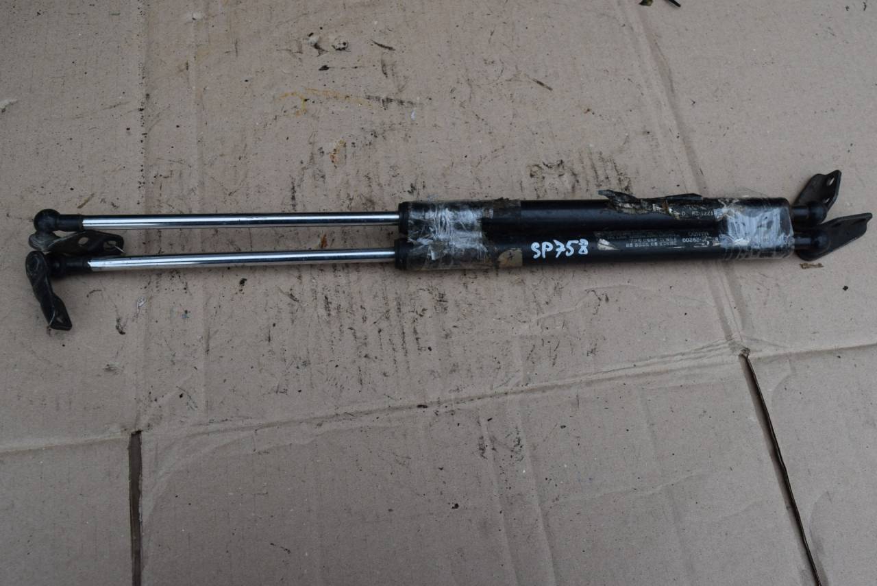 амортизатор крышки багажника (3-5 двери) Hyundai Lantra J2 1997, 2.0 л., бензин, 8177129200 - фото №1